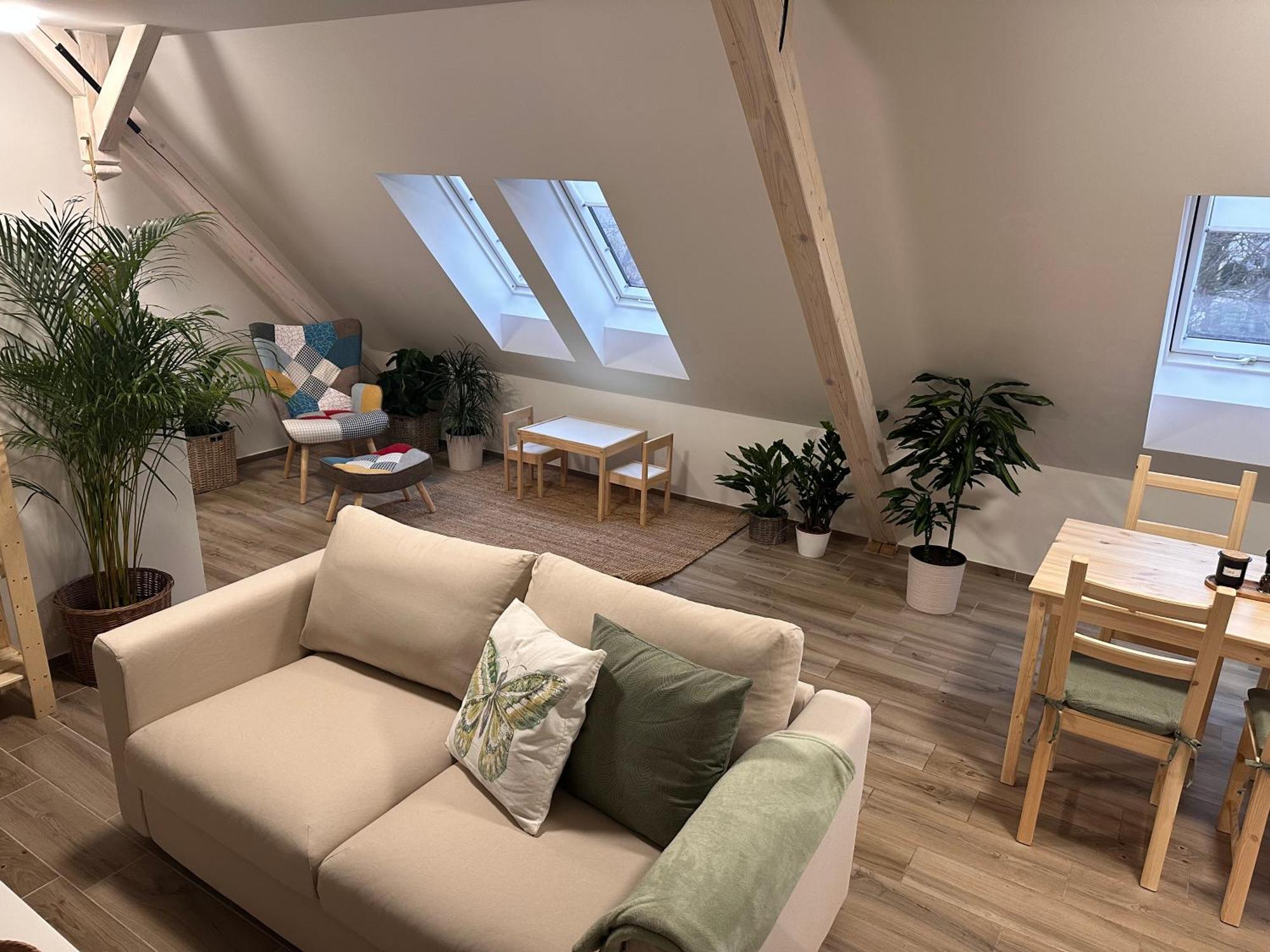 Apartmany Monastery Suites Zirec Dvůr Králové nad Labem Exterior foto
